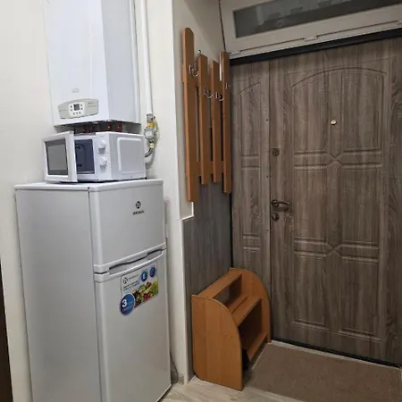 в центрі міста поблизу жд, дерибасівської та старобазарного скверу по вулиці базарна