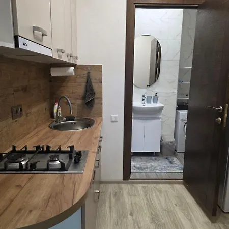 דירה в центрі міста поблизу жд, дерибасівської та старобазарного скверу по вулиці базарна *